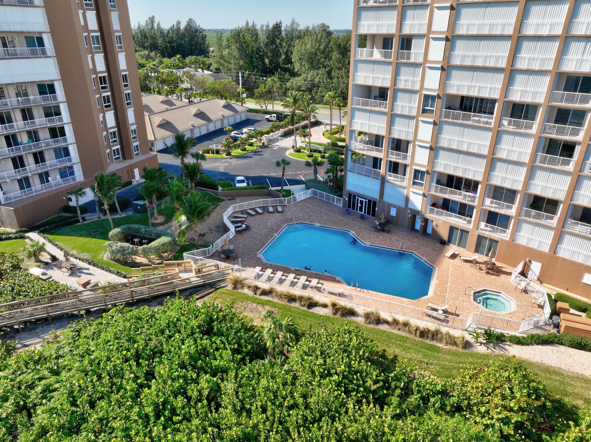 OCEANIQUE OCEANFRONT, A C - Residential