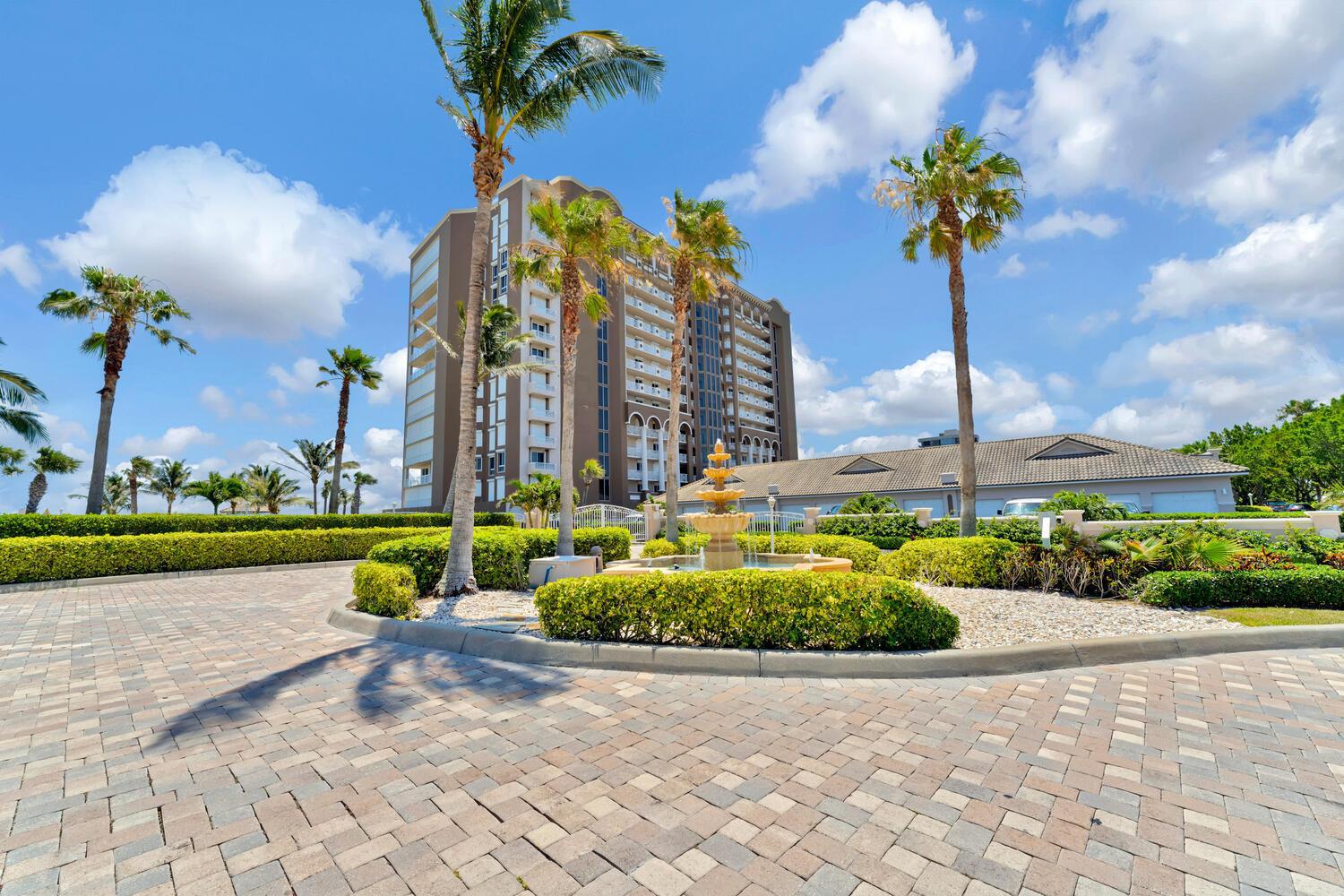 OCEANIQUE OCEANFRONT, A C - Residential