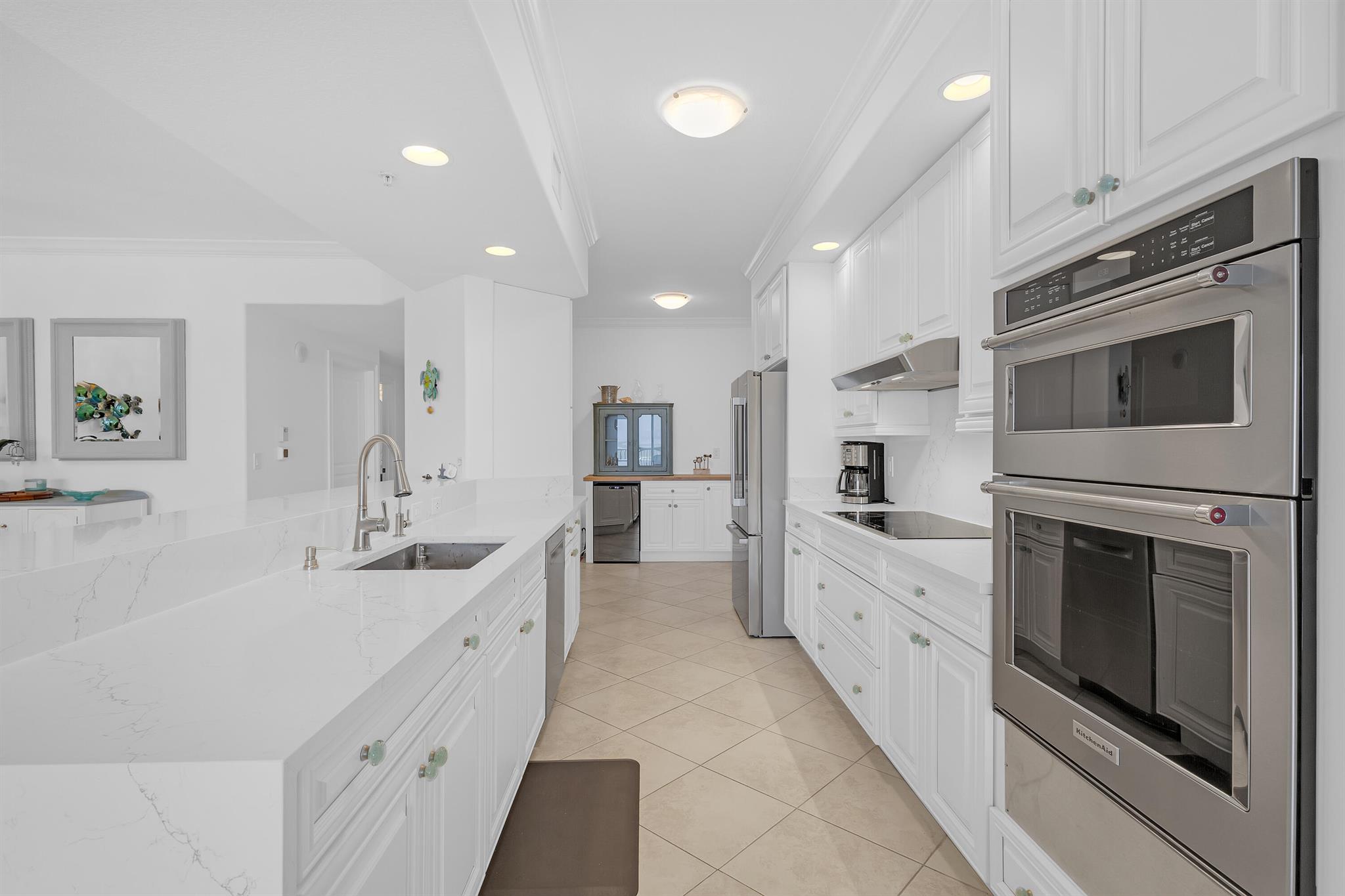 OCEANIQUE OCEANFRONT, A C - Residential