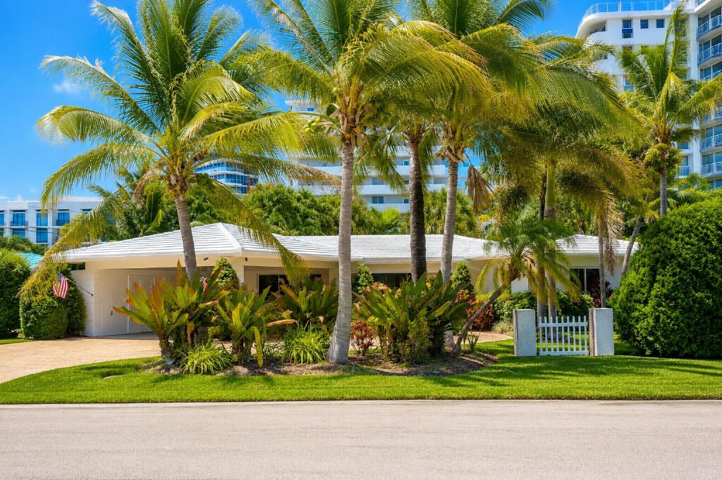 Photo of 2200 NE 32nd Avenue, Fort Lauderdale, FL 33305 (MLS # F10551192)