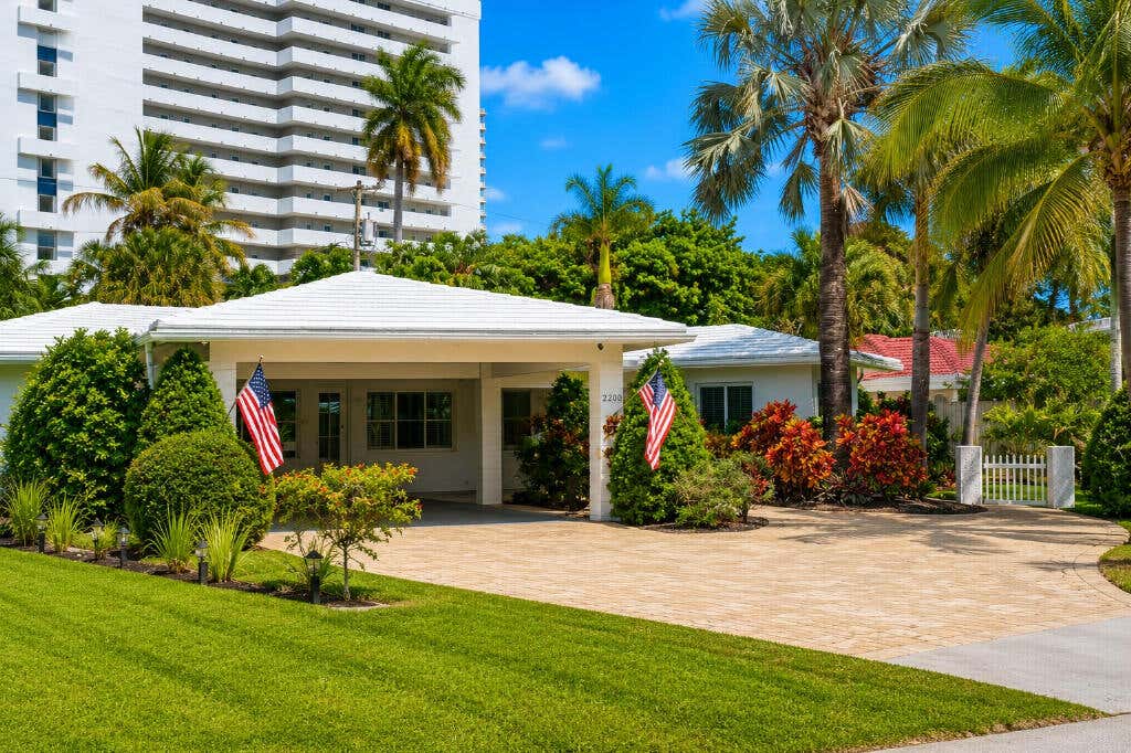 Photo of 2200 NE 32nd Avenue, Fort Lauderdale, FL 33305 (MLS # F10551192)