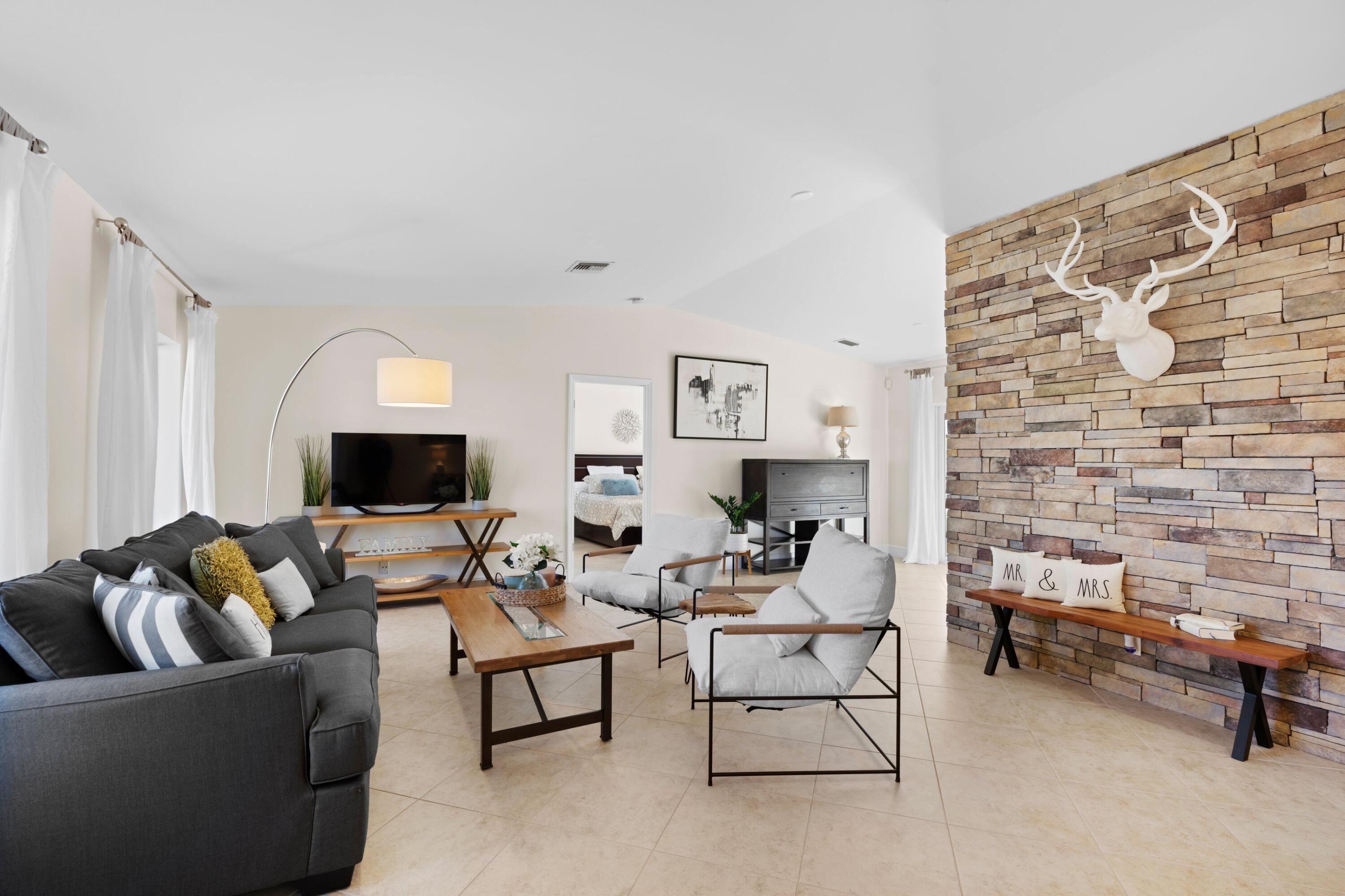 340 N Country Club Boulevard