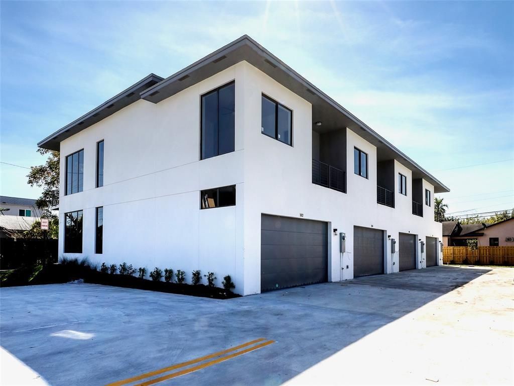 Photo of 102 NW 41st Street #104, Oakland Park, FL 33309 (MLS # B26027517)