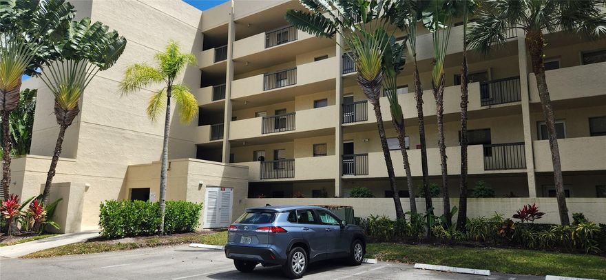 GREAT LOCATION ON 1ST FLOOR! PATIO FACES GREEN SPACE AND LAKE. TILE FLOORS, BOTH BEDROOMSHAVE THEIR BATHROOM INSIDE.