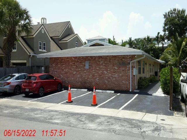great victoria park listing
clean, neat, quiet
owner on site
coin-op laundry
cat OK
1 car only
minimum 650 credit score