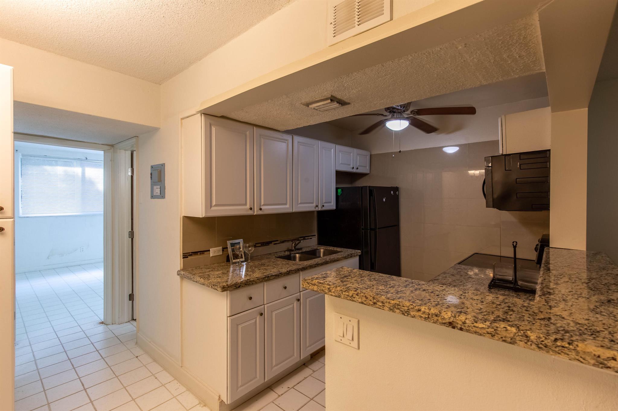 PALM BEACH WHITEHOUSE - Residential Lease