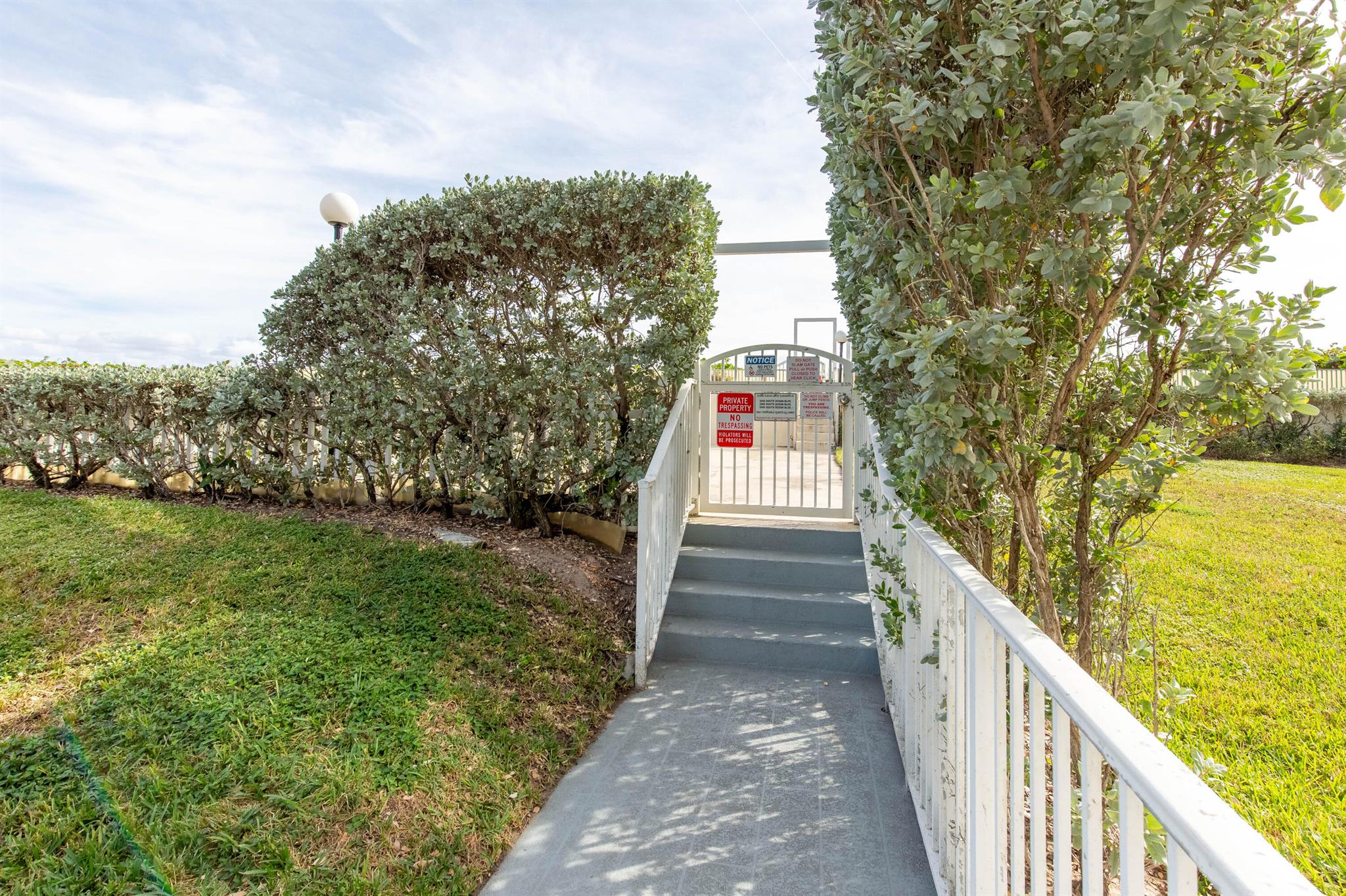 PALM BEACH WHITEHOUSE - Residential Lease