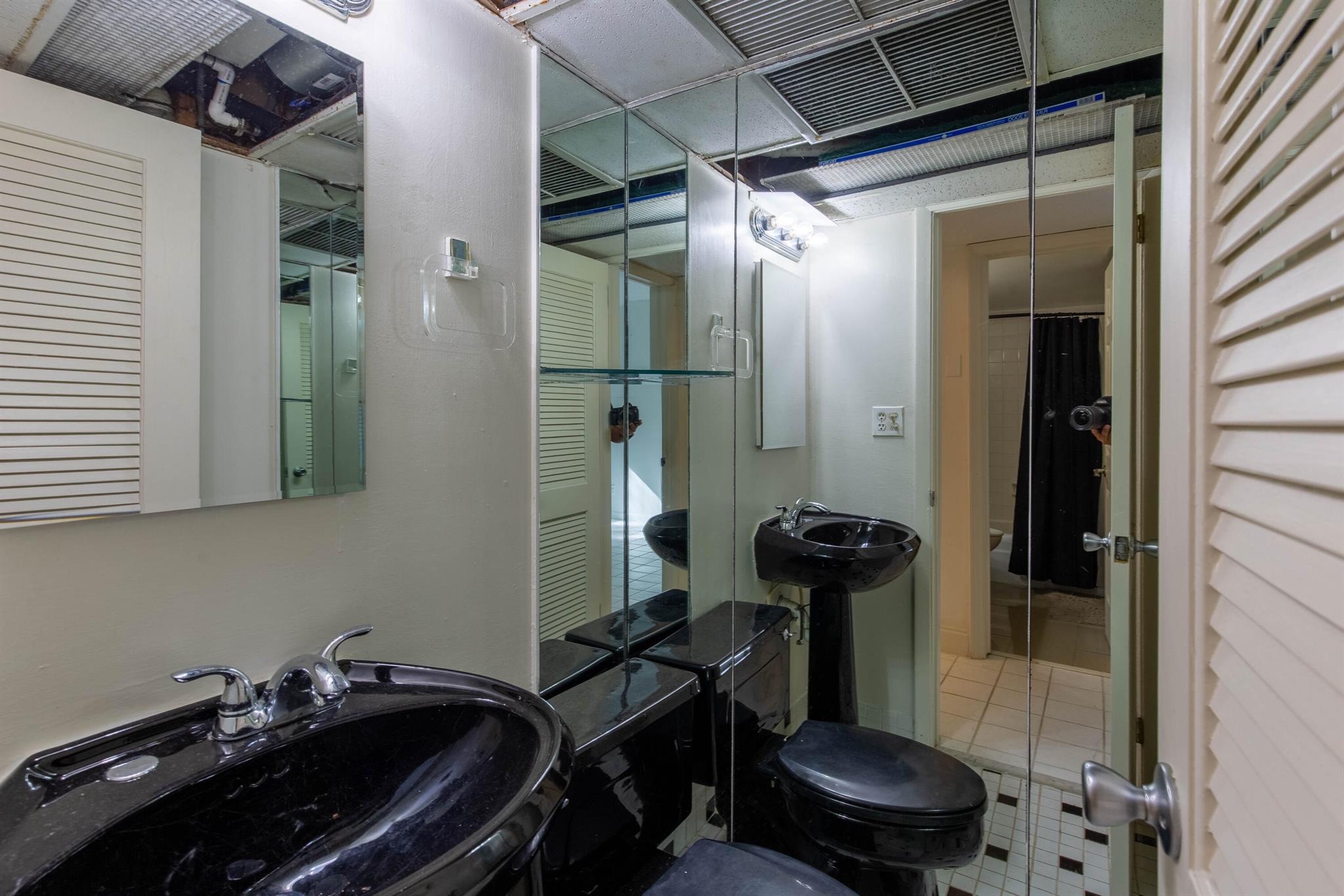 PALM BEACH WHITEHOUSE - Residential Lease