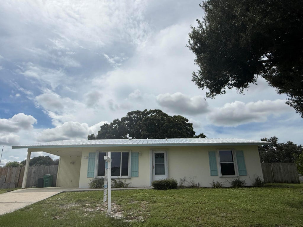 Photo of 142 NE BRACKEN Road, Port Saint Lucie, FL 34983 (MLS # B26081663)