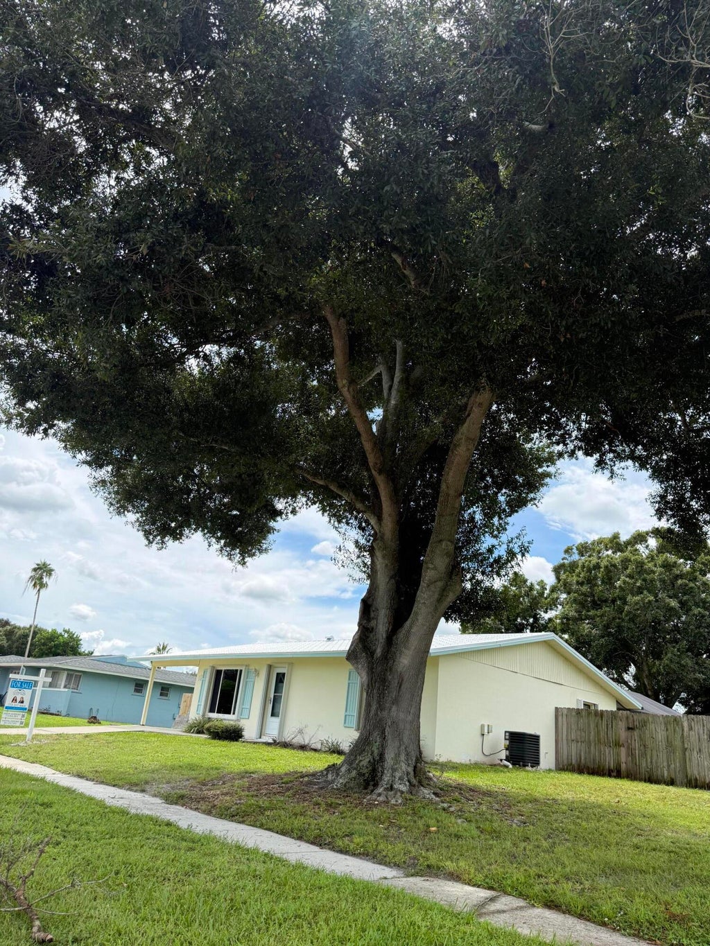 Photo of 142 NE BRACKEN Road, Port Saint Lucie, FL 34983 (MLS # B26081663)