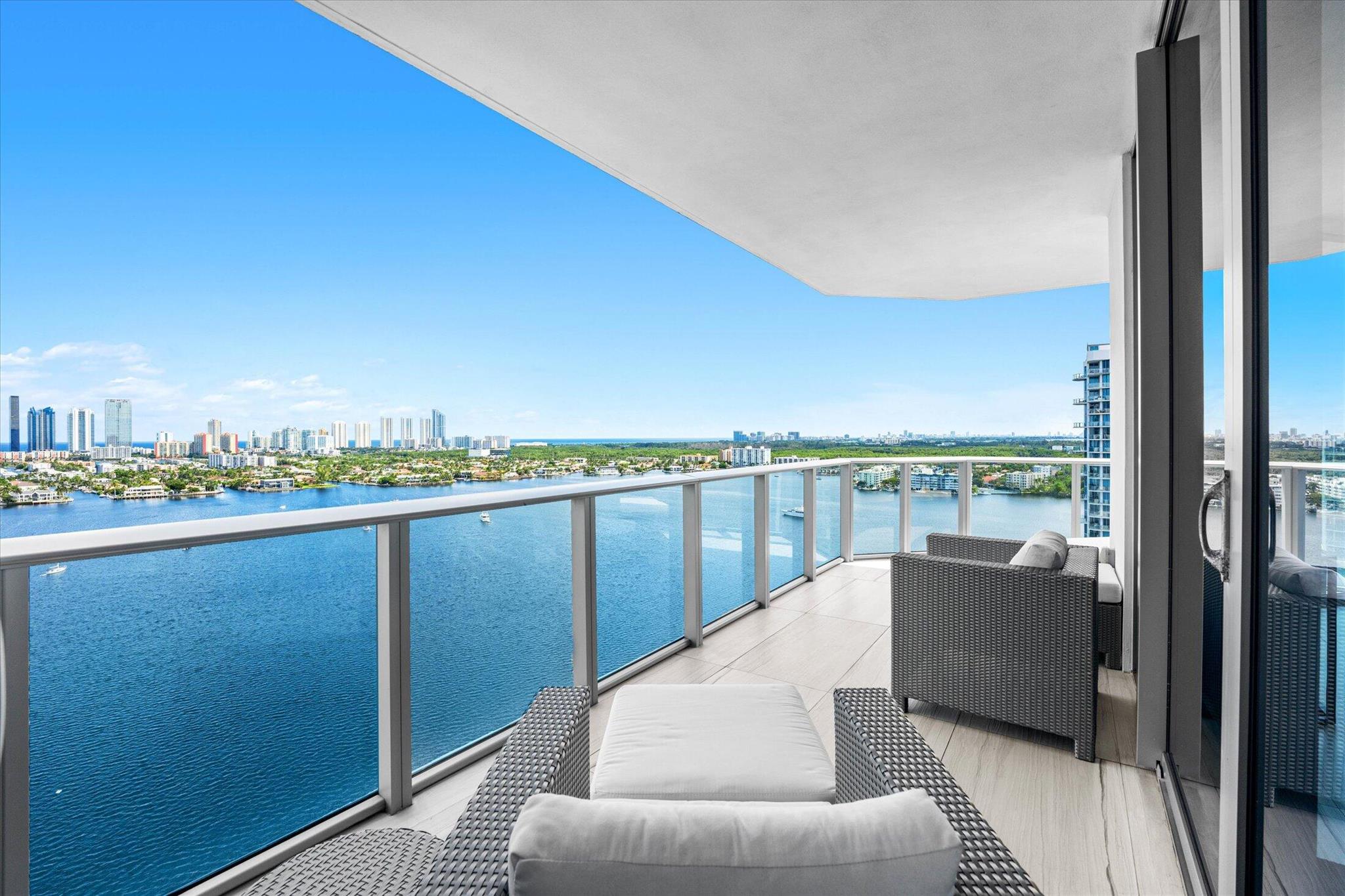 17301 Biscayne Boulevard 2009