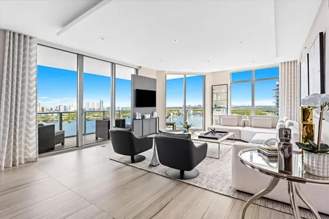 17301 Biscayne Boulevard Unit 2009, North Miami Beach, FL MLS: R11024154