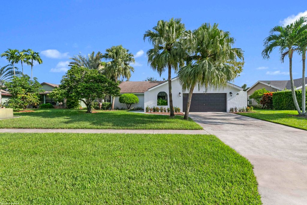 Photo of 13781 Barberry Drive, Wellington, FL 33414 (MLS # R10970828)