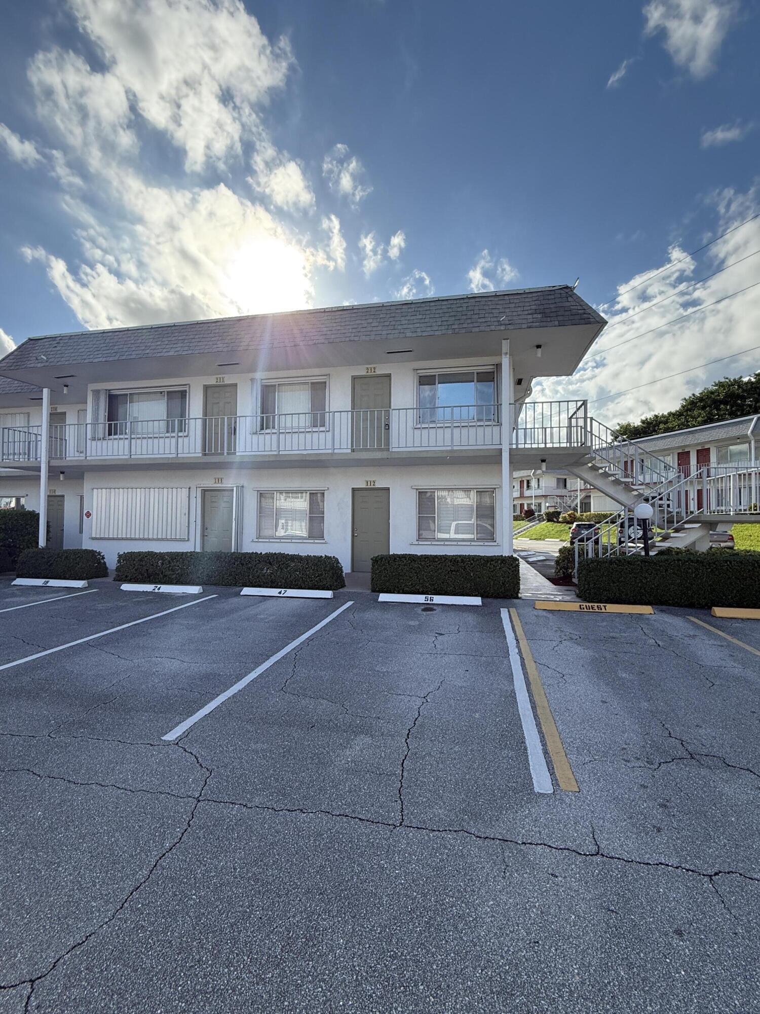 MURRY HILLS APT BLDG CONDO - Residential