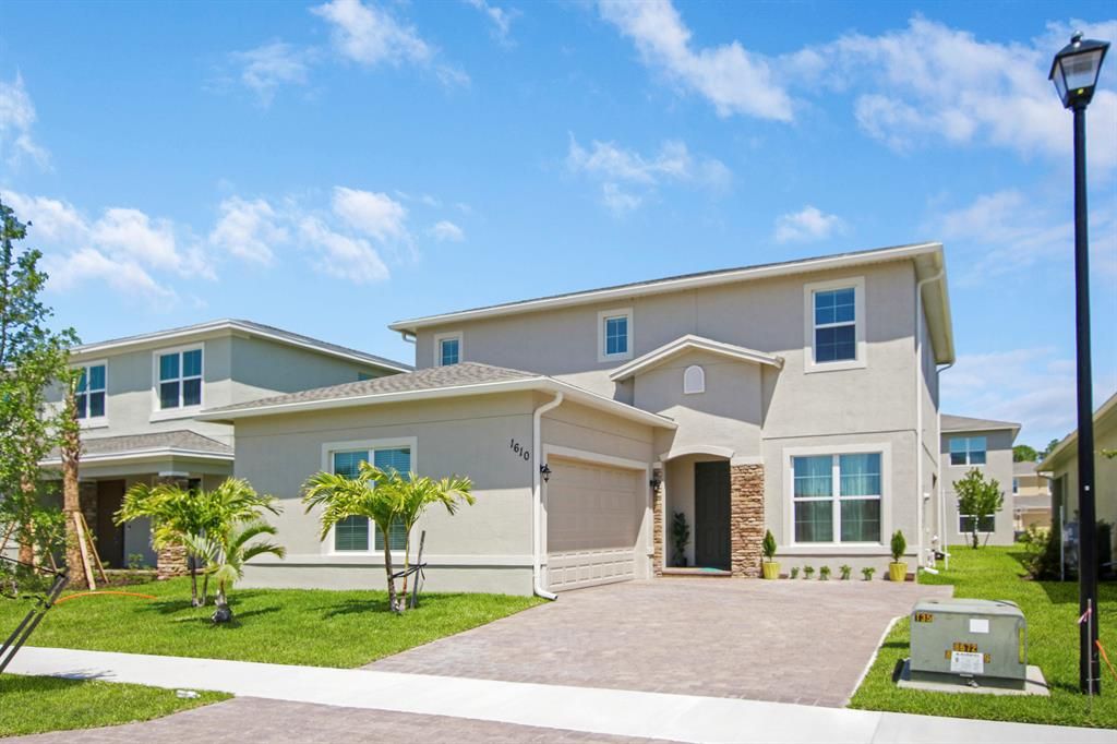 Photo of 1610 NW Vivanco Street, Port Saint Lucie, FL 34986 (MLS # R10708380)