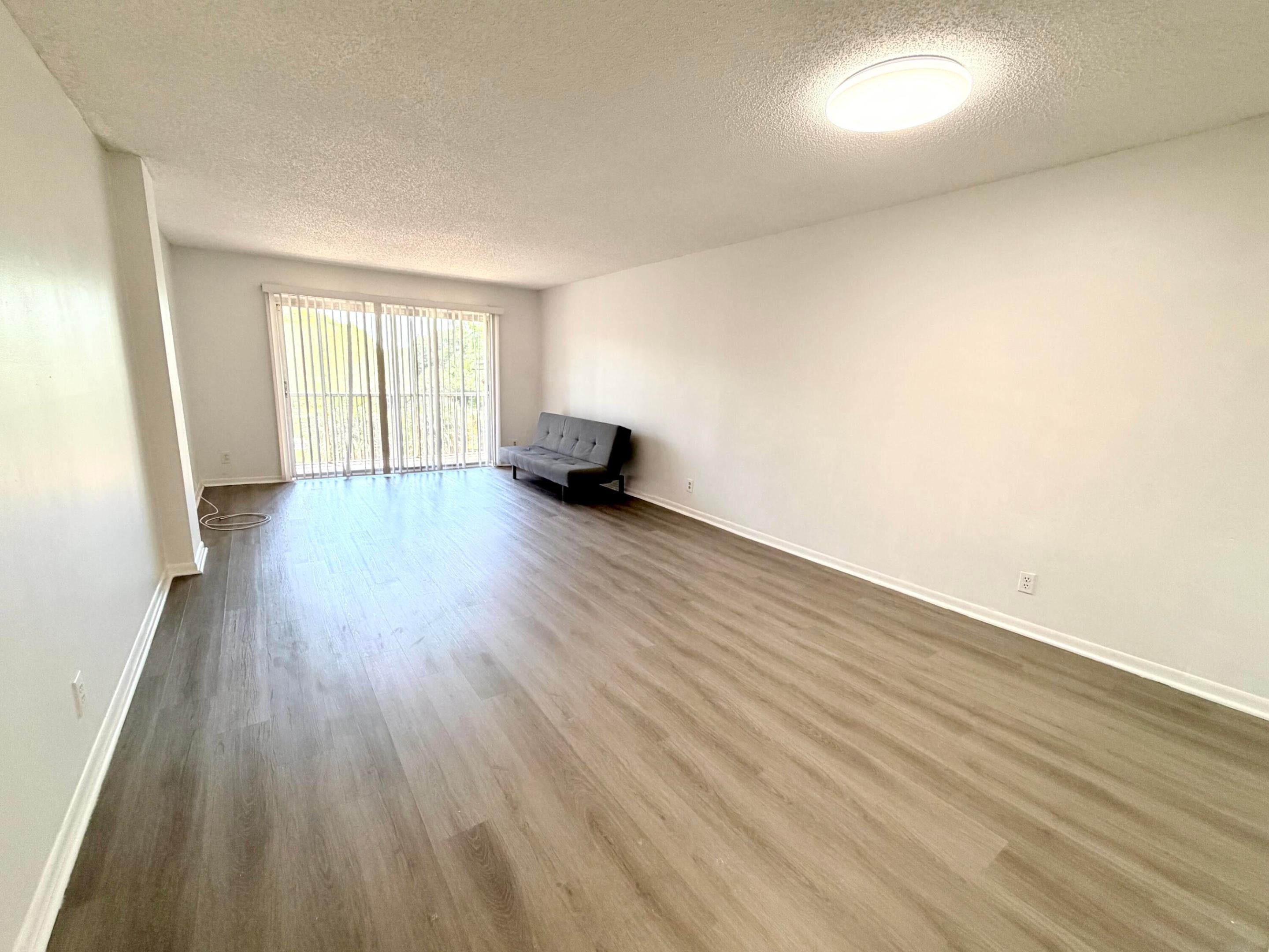 1100 NW 87TH Avenue 406