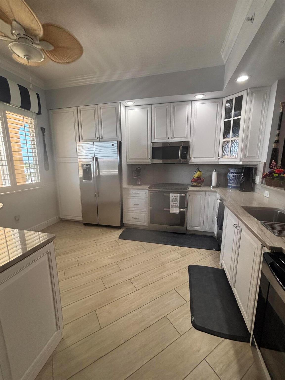 Best unit for the Season!!!Beautiful, Beautiful, Beautiful View of the Intracoastal.No trees or bushes to obstruct your view.Lovely, upgraded Penthouse, Corner unit.Close to pool and all amenities.Call for an appointment.