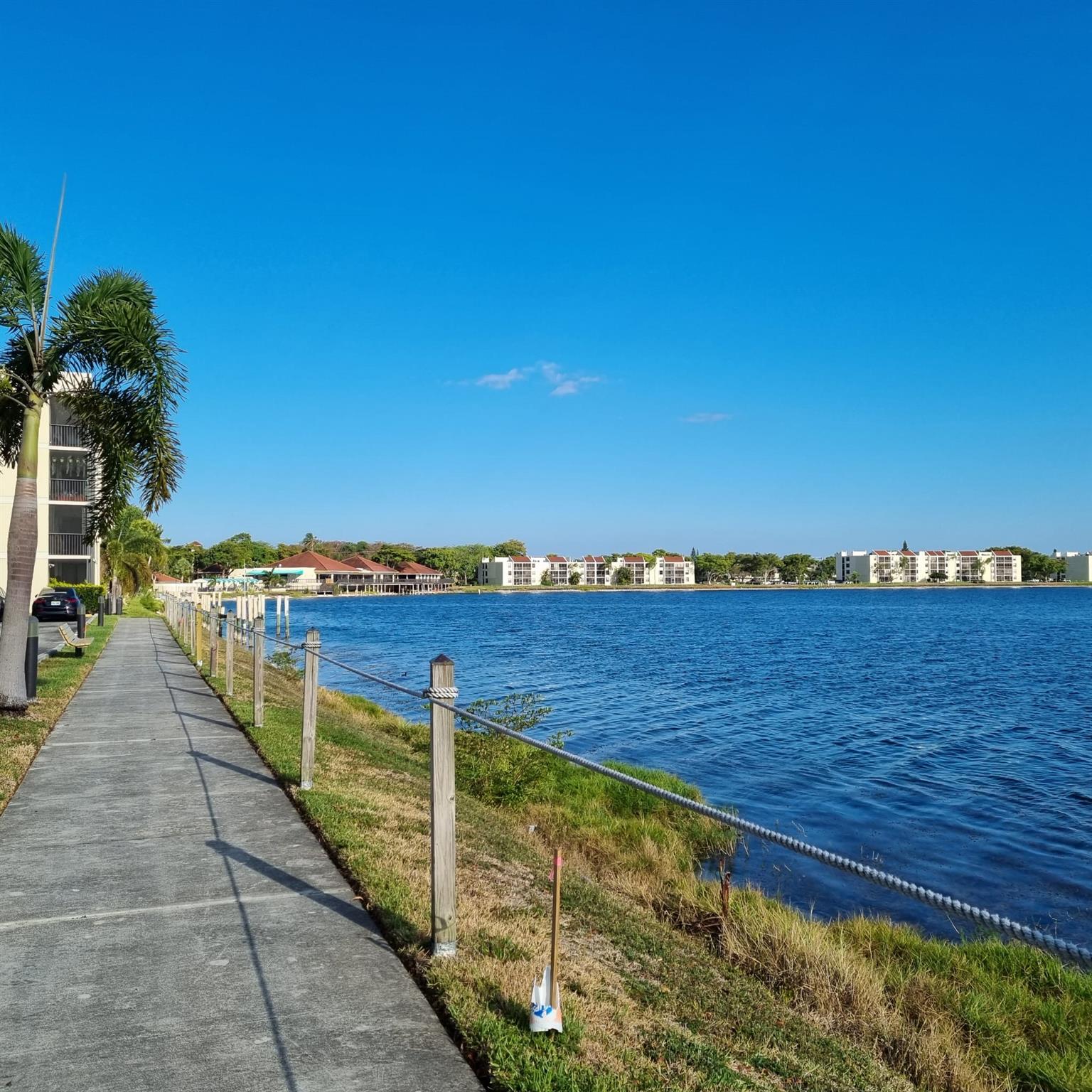 105 Lake Emerald Dr 416