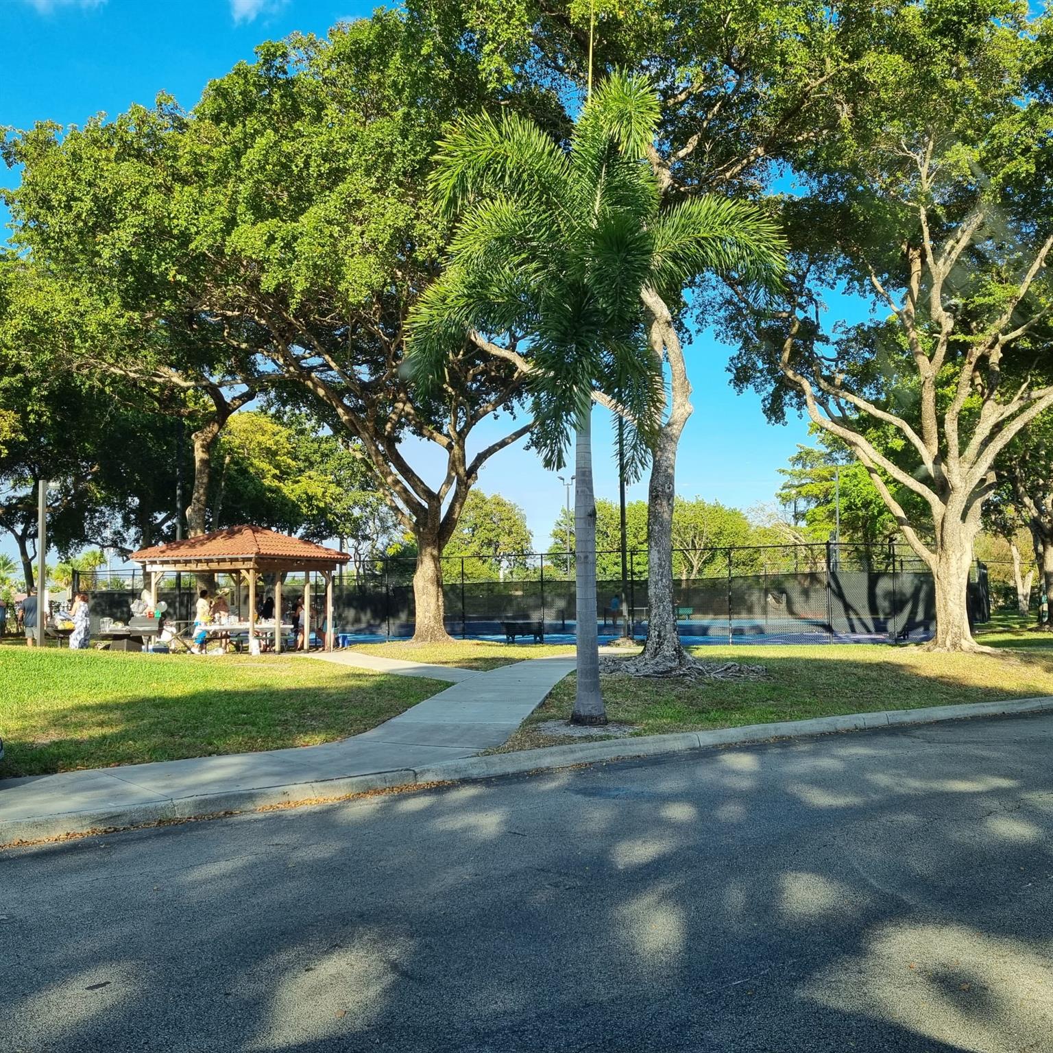 105 Lake Emerald Dr 416