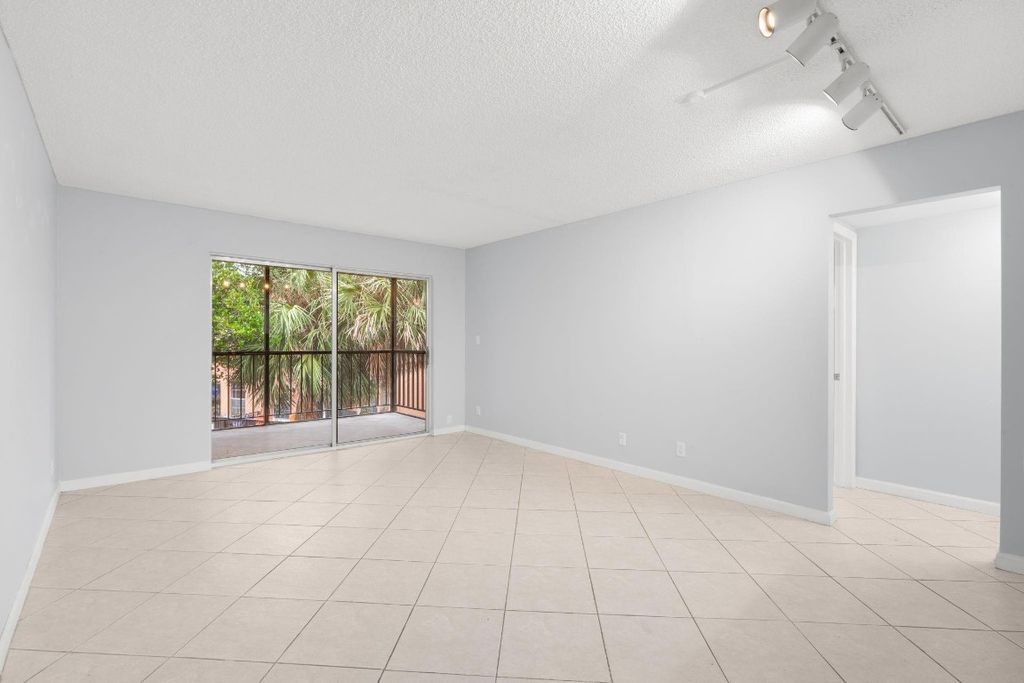 Photo of 610 Tennis Club Drive #406, Fort Lauderdale, FL 33311 (MLS # F10548242)