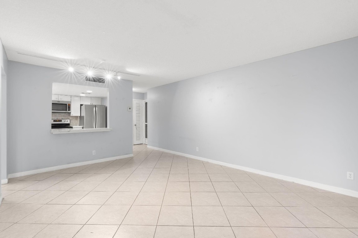 LAUDERDALE TENNIS CLUB - Residential