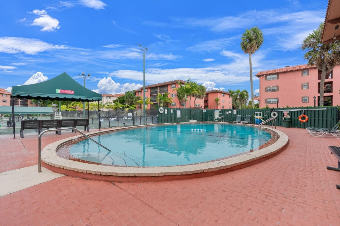 LAUDERDALE TENNIS CLUB - Residential