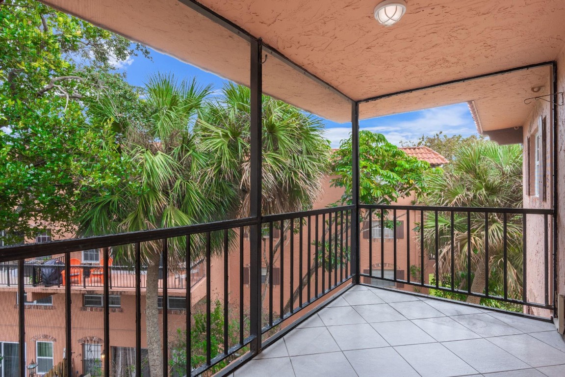 LAUDERDALE TENNIS CLUB - Residential