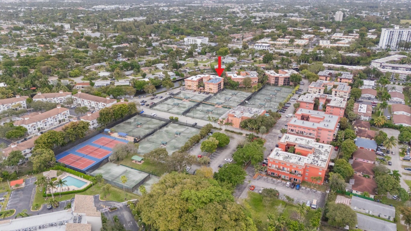 LAUDERDALE TENNIS CLUB - Residential
