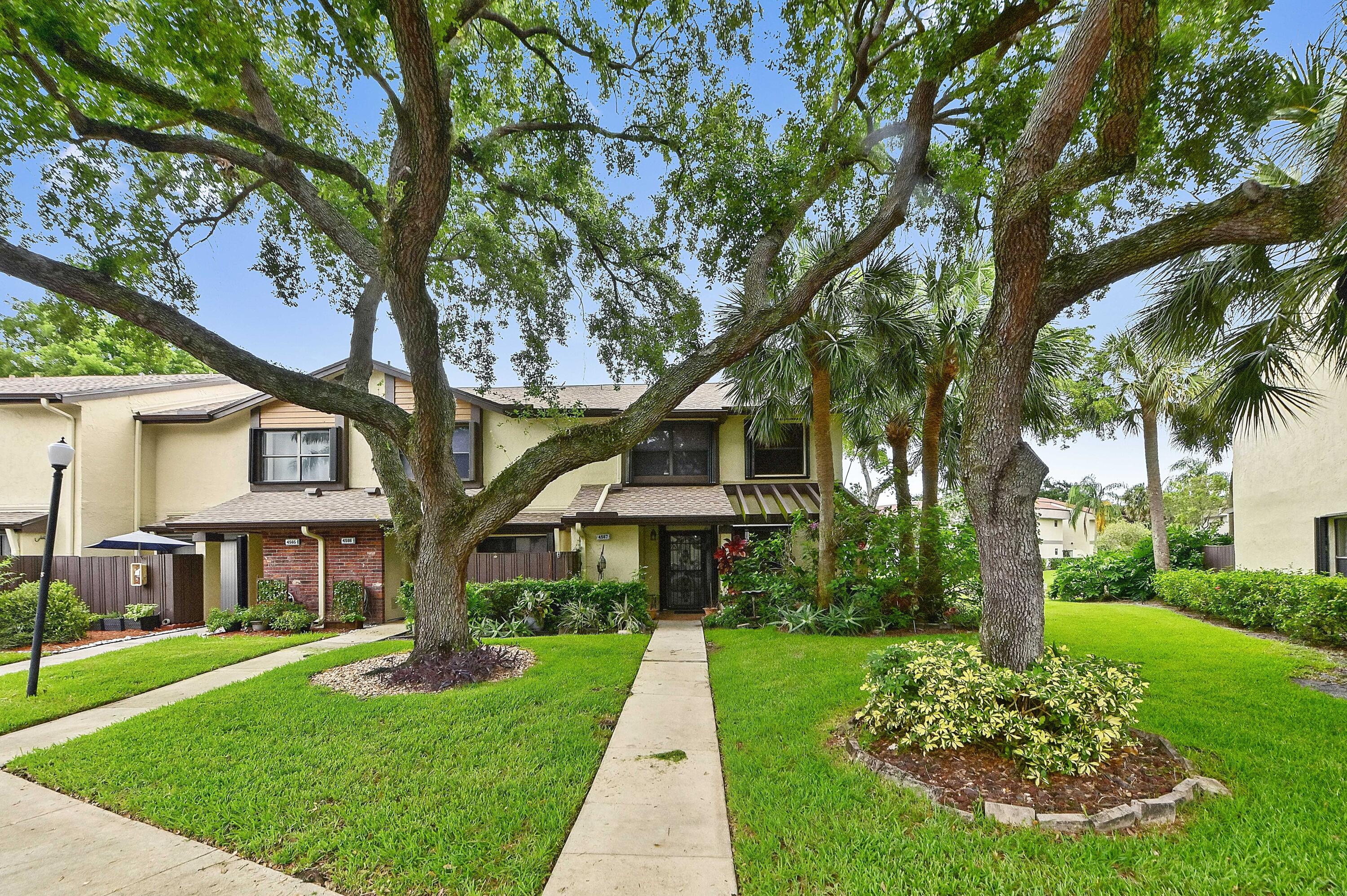 4587 Carambola Circle S 27218, Coconut Creek FL 33066