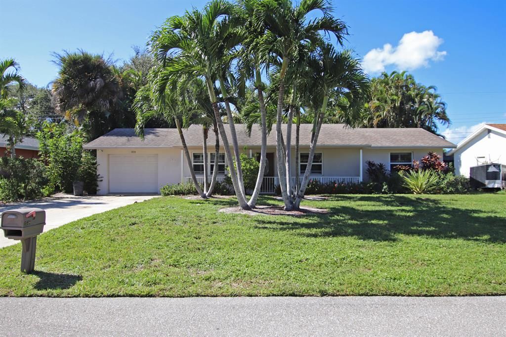 Photo of 1518 Lance Road, Jupiter, FL 33469 (MLS # R10841014)