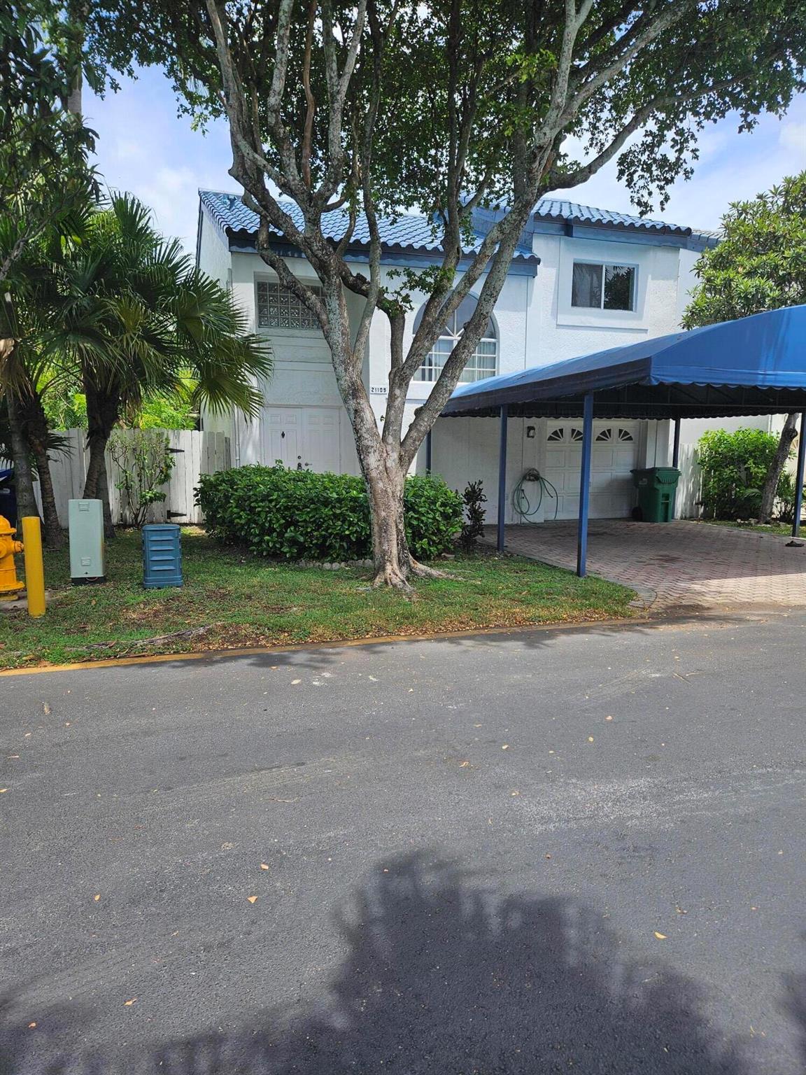 This exceptional Four Bedrooms , 3 Full bath rooms offering plenty of space for big family. Stainless appliances. Property is move in ready condition . Great community with a variety of top-notch amenities, including sparkling community pool, tennis courts and much more.Conveniently located just 15 minutes from beautiful beaches.