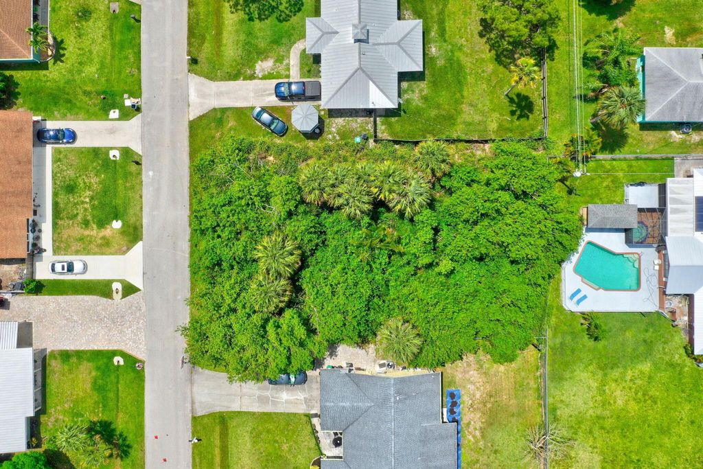 Photo of 5007 Hickory Drive, Fort Pierce, FL 34982 (MLS # R10898253)