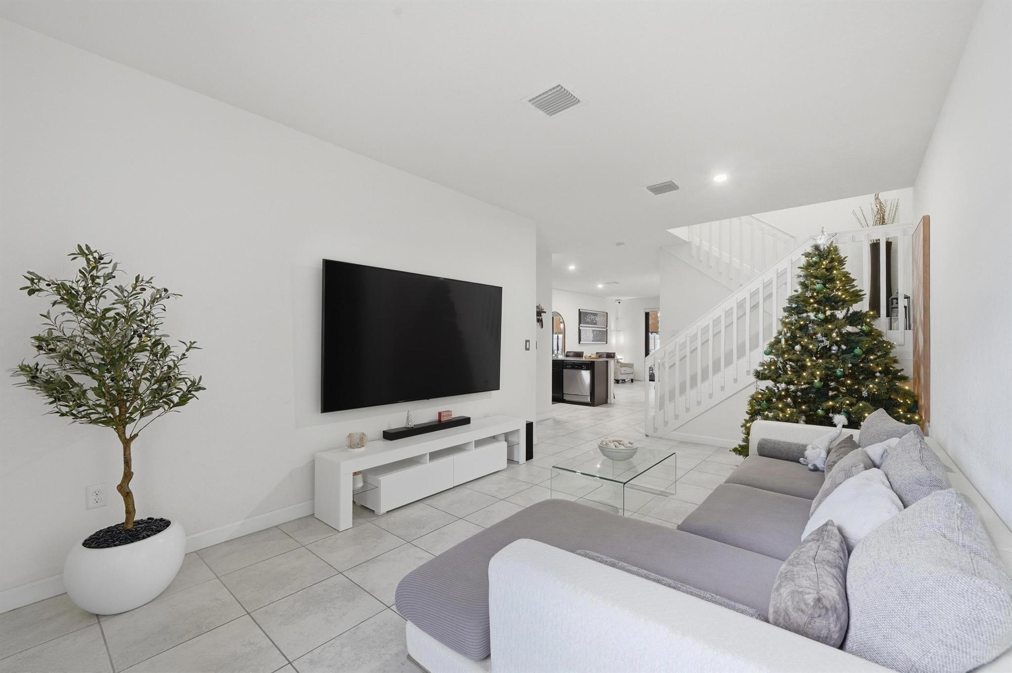 Aquabella - Residential