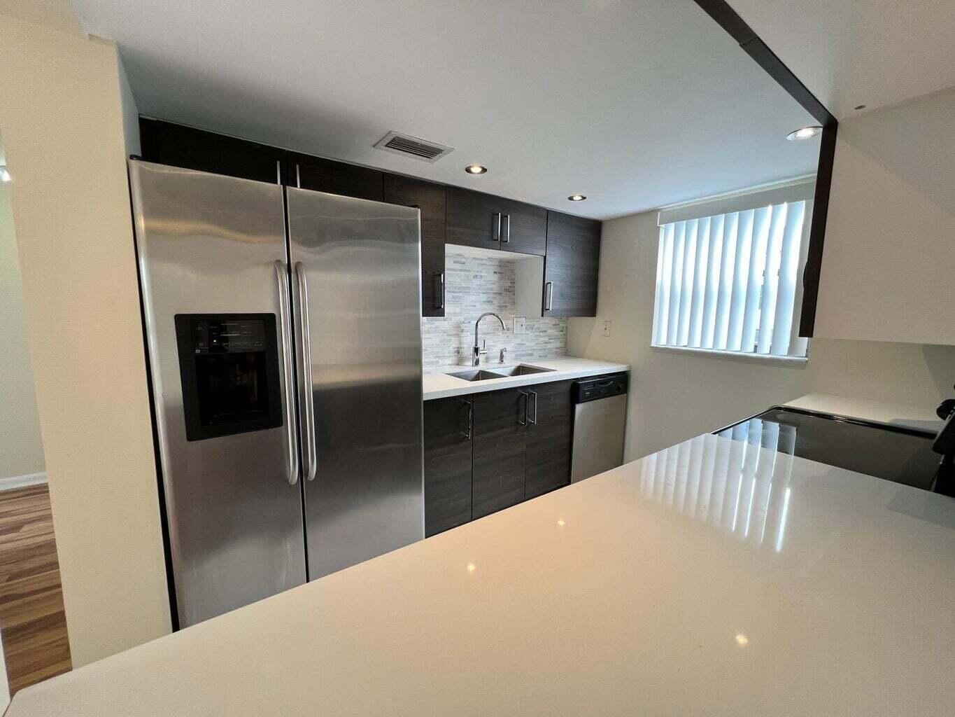 PRESIDENTIAL GOLFVIEW CONDO - Residential Lease