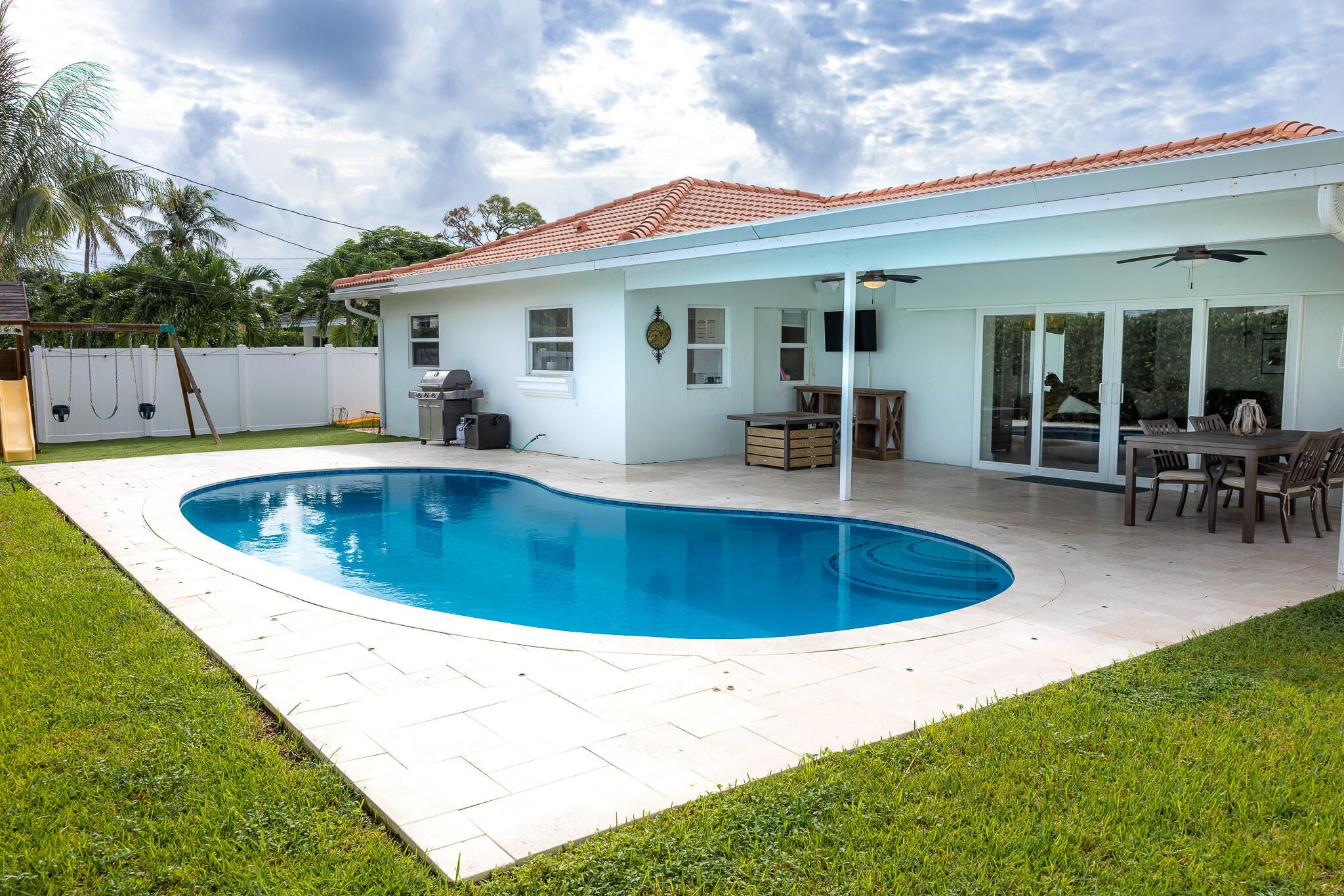979 SW 13TH Drive