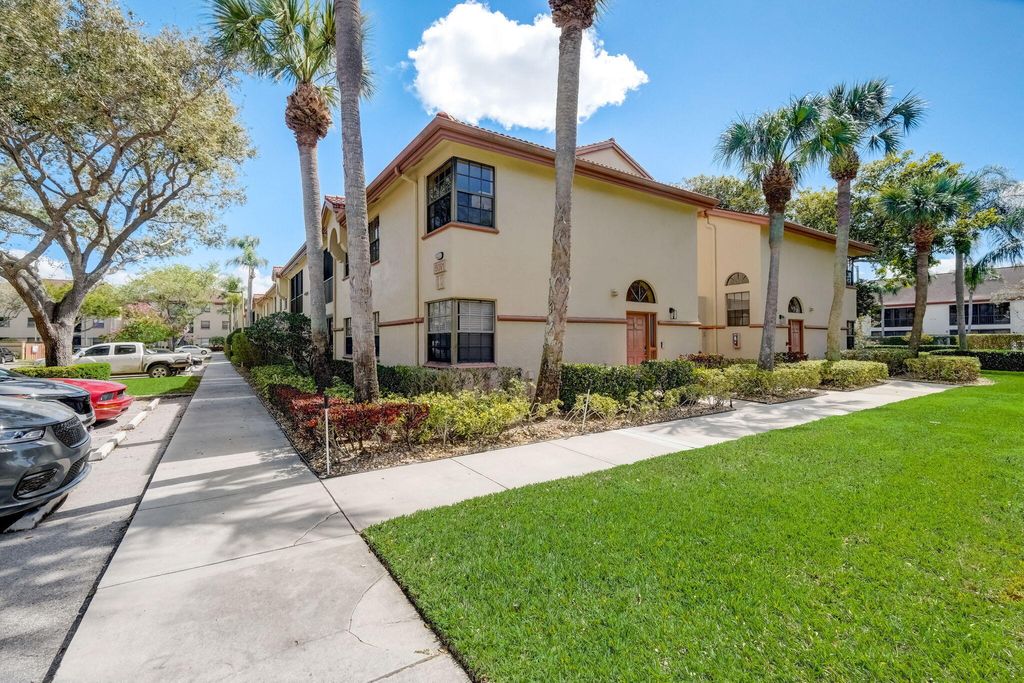 Photo of 5091 Splendido Court #N, Boynton Beach, FL 33437 (MLS # B26008881)