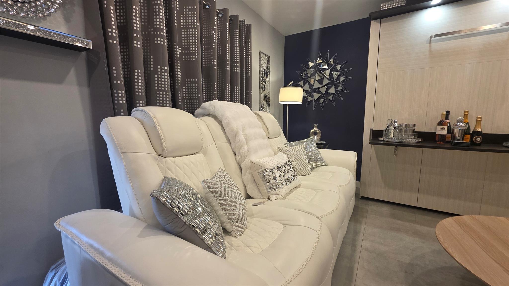 GOLDEN TOWERS - Residential