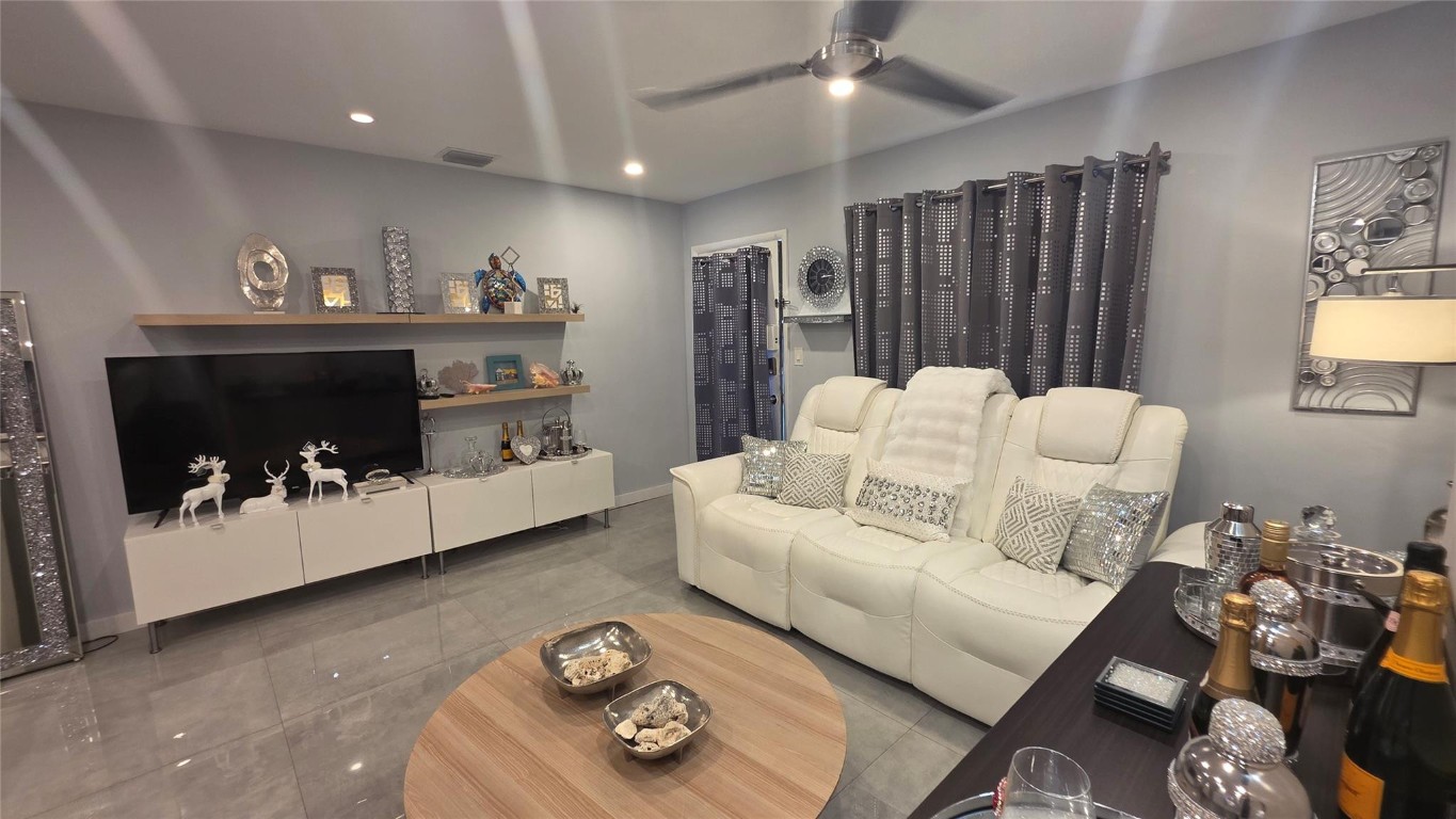 GOLDEN TOWERS - Residential