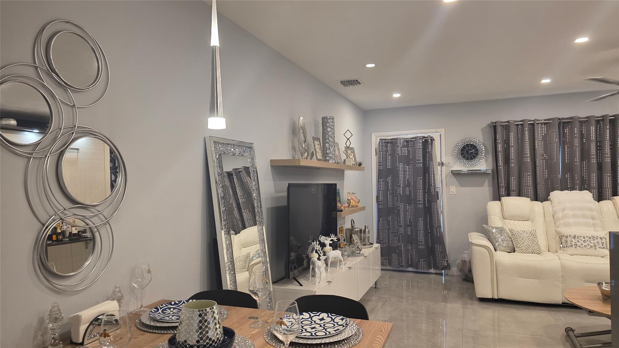 GOLDEN TOWERS - Residential