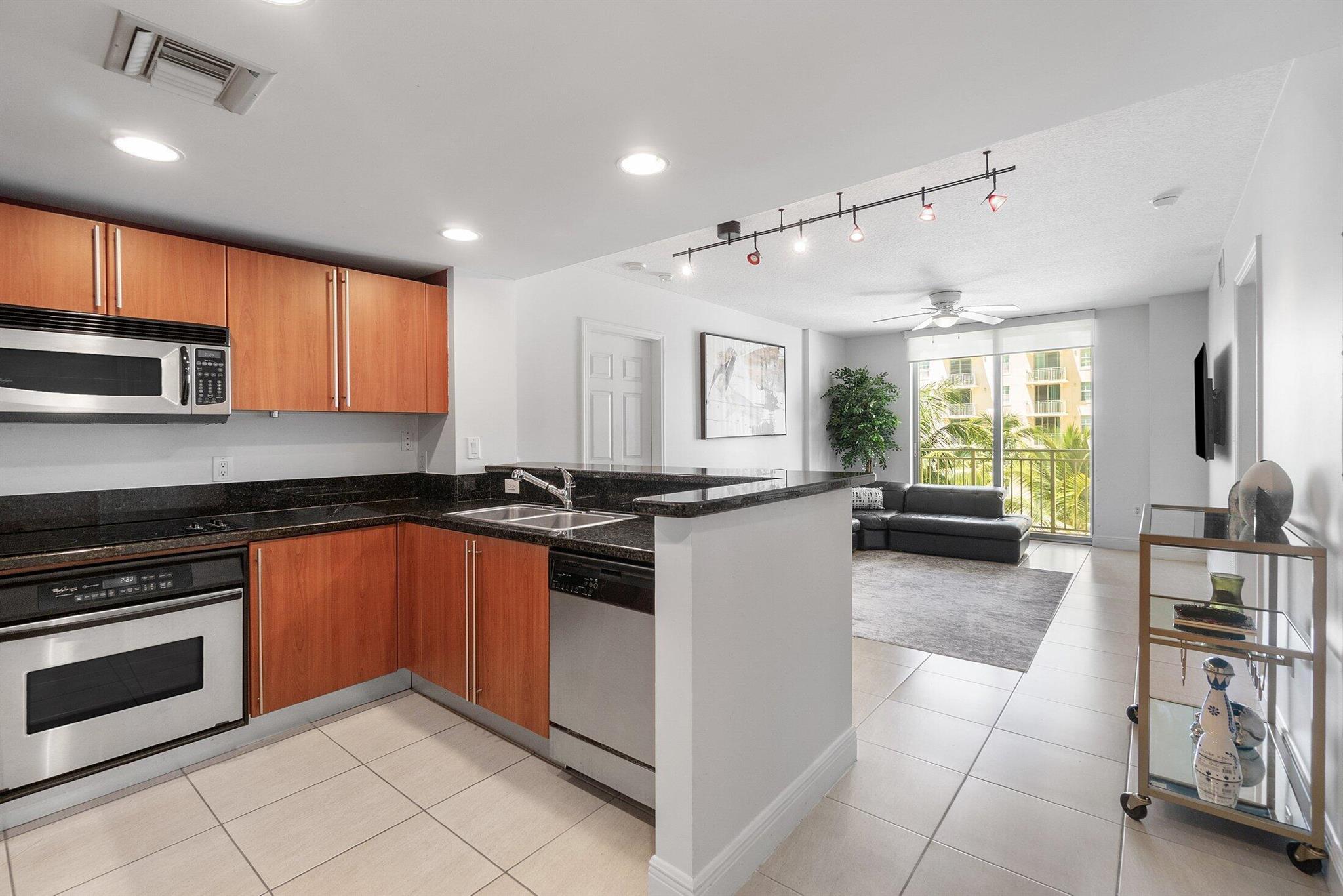 610 CLEMATIS CONDO - Residential Lease