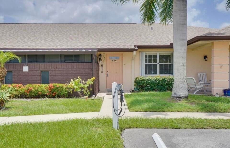Photo of 524 Ponderosa Drive #33e, Fort Pierce, FL 34982 (MLS # B26046067)