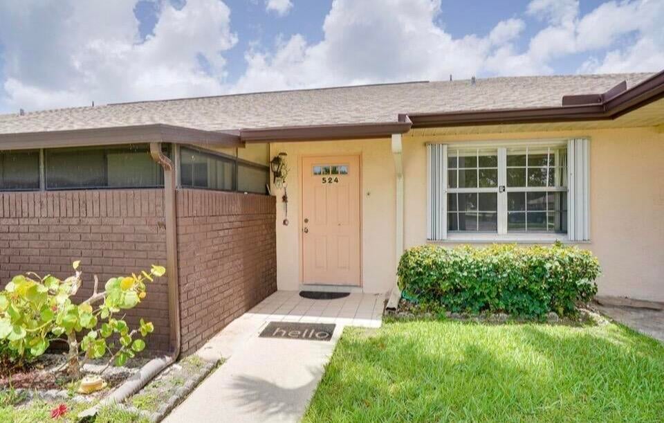 Photo of 524 Ponderosa Drive #33e, Fort Pierce, FL 34982 (MLS # B26046067)