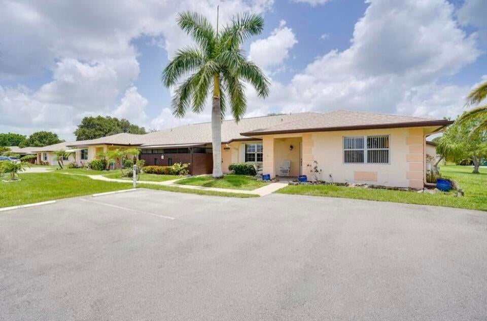 Photo of 524 Ponderosa Drive #33e, Fort Pierce, FL 34982 (MLS # B26046067)