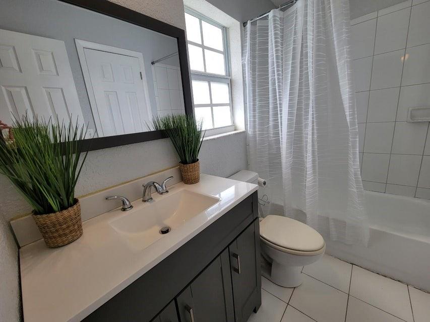 36-47-42 POR SE1/4 OF SE1 - Residential