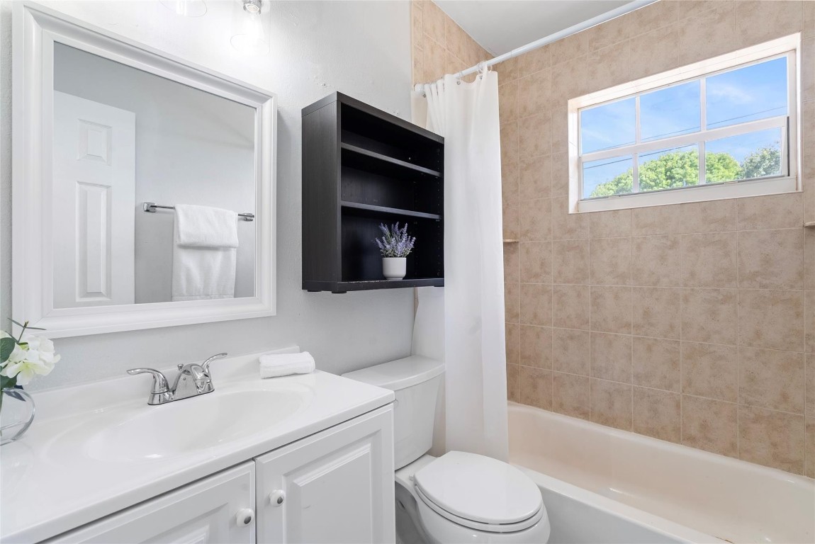 IMPERIAL POINT - Residential Lease