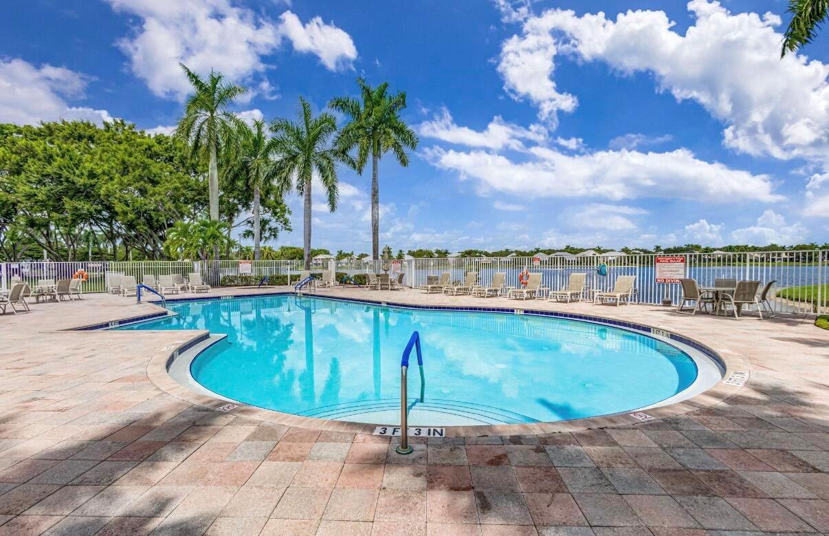 WELLINGTONS EDGE PAR 76 P - Residential Lease