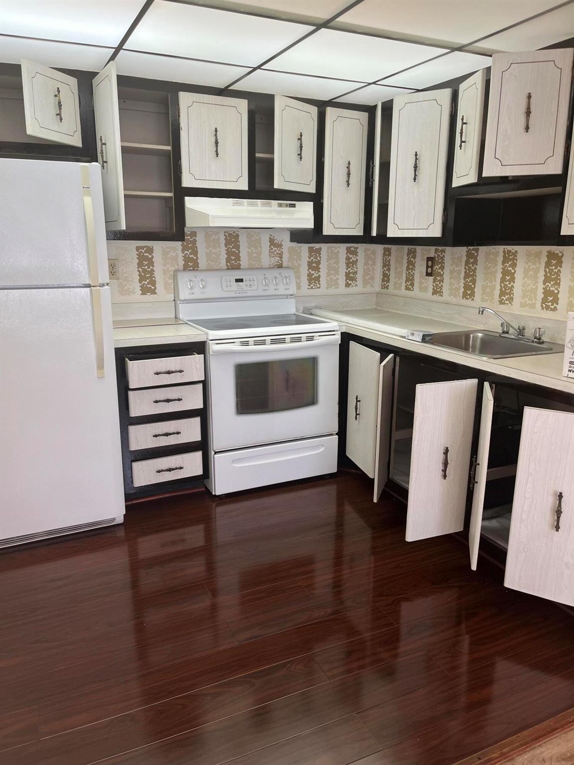 KINGS POINT CAPRI CONDOS - Residential Lease