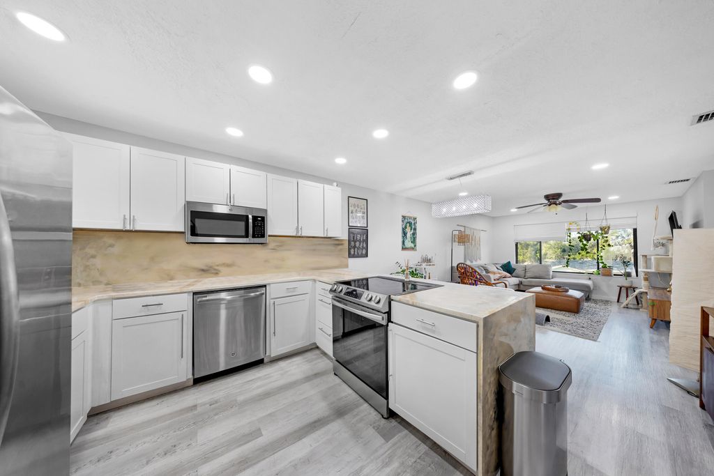 Photo of 11477 NW 39th Court #306-1, Coral Springs, FL 33065 (MLS # B26026461)