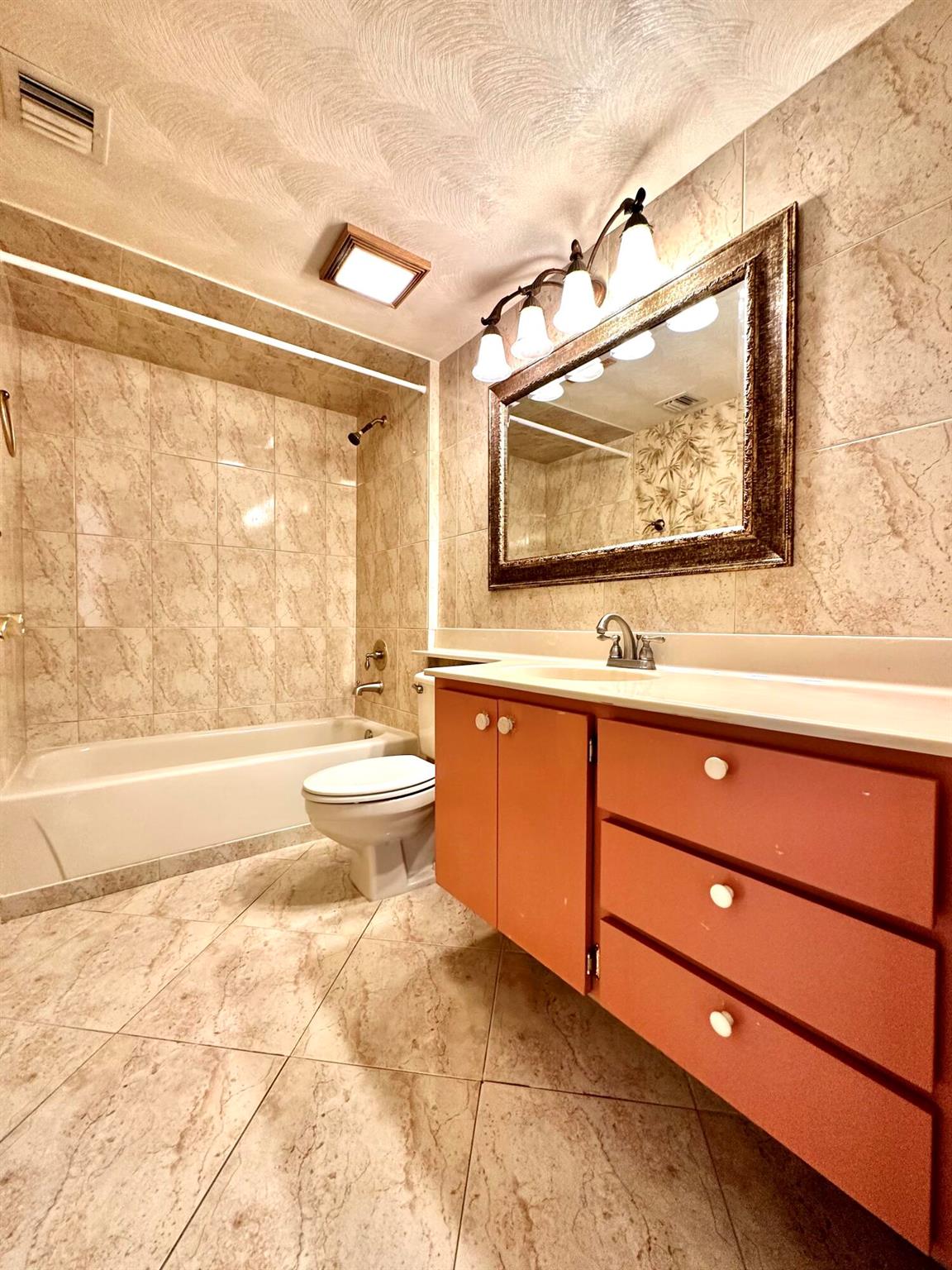 MARINA AT THE BLUFFS COND - Residential Lease