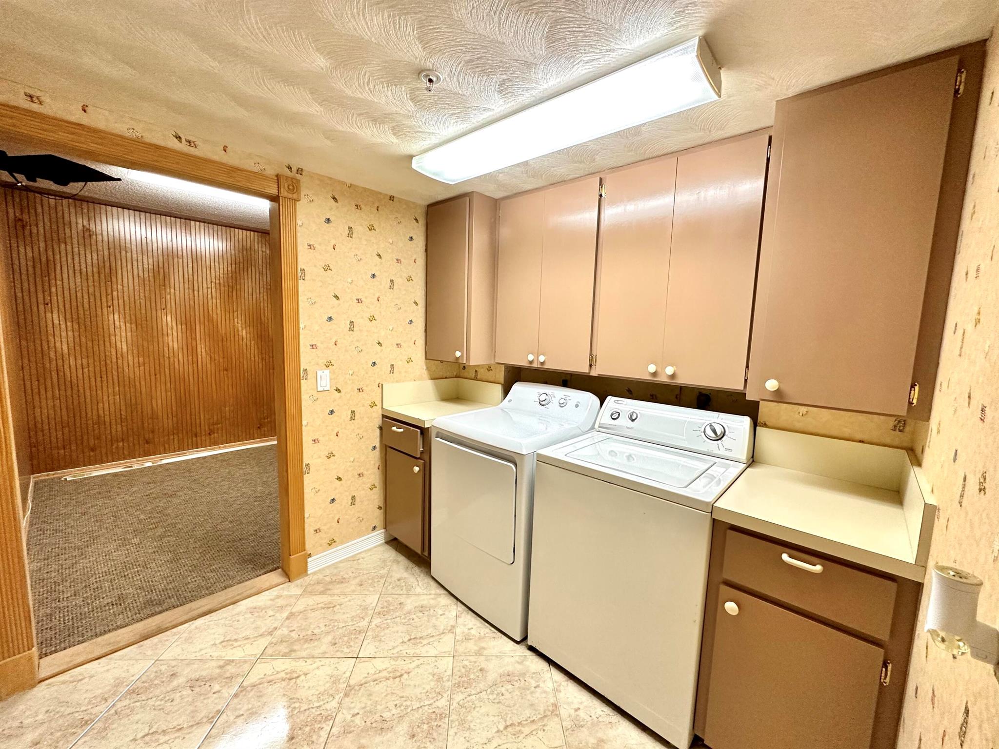 MARINA AT THE BLUFFS COND - Residential Lease